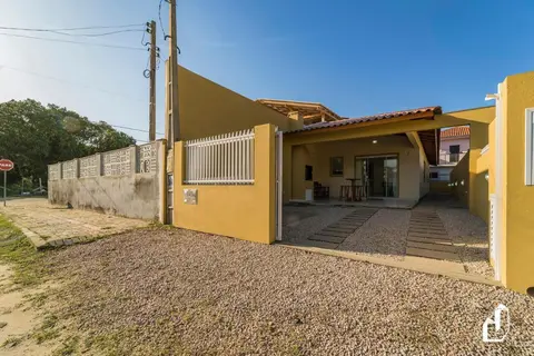 Casa térrea com 02 dormitórios