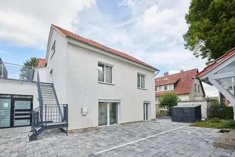 Stilvolles Apartment ruhig, 24-7 Self-Check in, WLAN top, Parkplatz an der Strasse, Bushaltestelle vor Haus