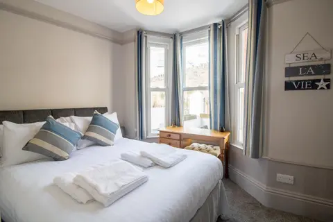 Sea La Vie- Cosy, Modern, Harbourside Views