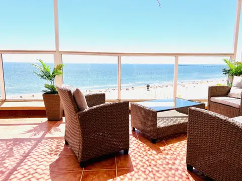 Lux Penthouse Mediterranean views Beach front