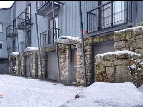 Warm Thredbo Chalet with Garage & Easy Ski Access