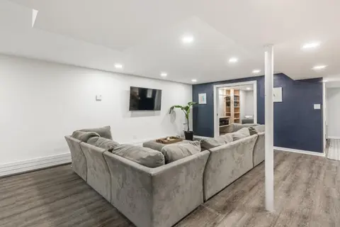 Adults Only - Walk to the United Center! Modern Touches Surround You - Check Out the Open Staircase! apts