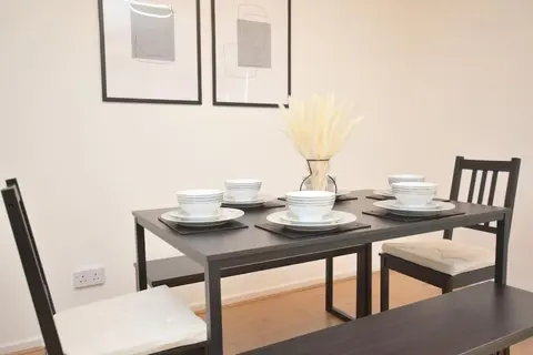 Spacious Central Oxford Detached Home