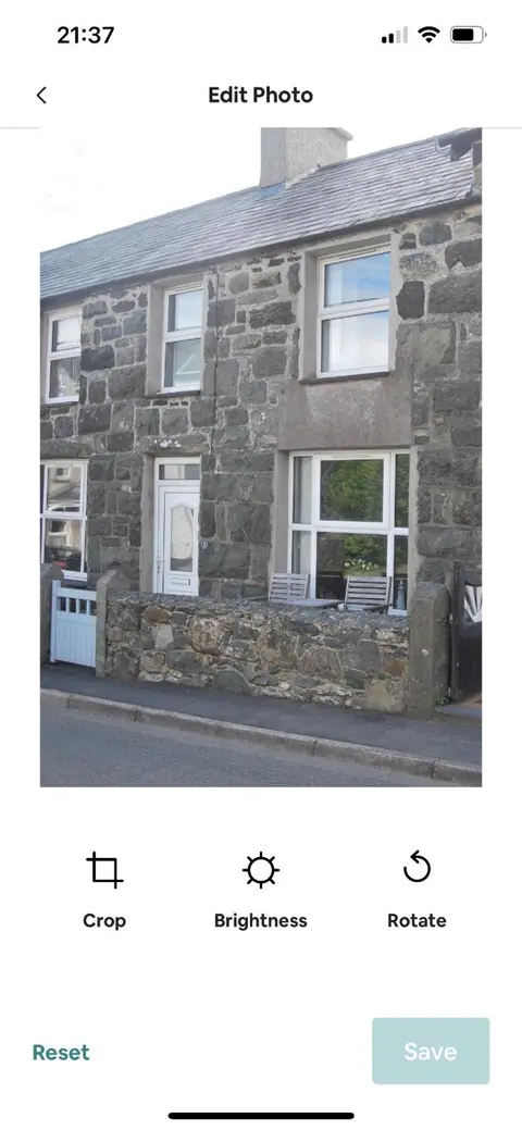 Cosy seaside cottage