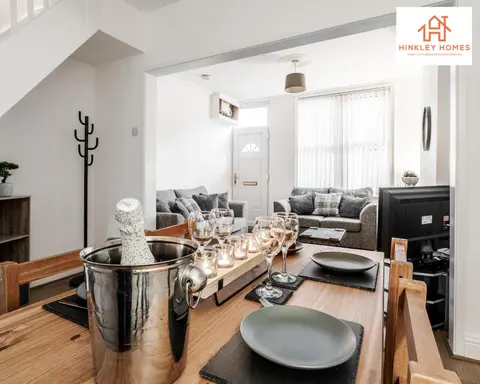 Spacious 2 Bedroom House - Sleeps 5 - Perfect for Work Stays & Longer bookings