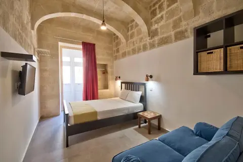 Old Lodge Apartment 1 by Vallettastay