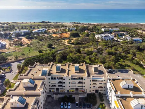 Salgados 1 Bedroom Apartment - 500m from the Beach