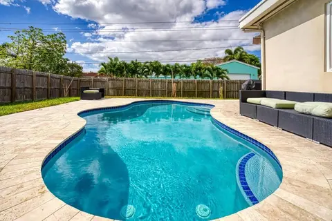 Tranquil Retreat with HEATED POOL Minutes to the Beach
