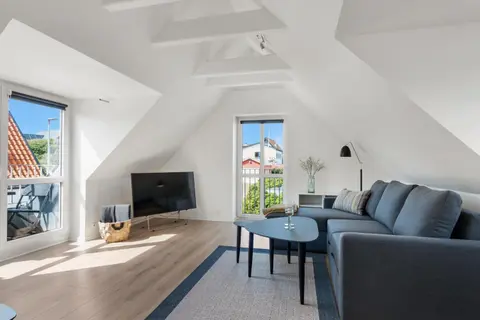 Beautiful Two-Storey, Central Holiday Home - Damgårdsvej 15A