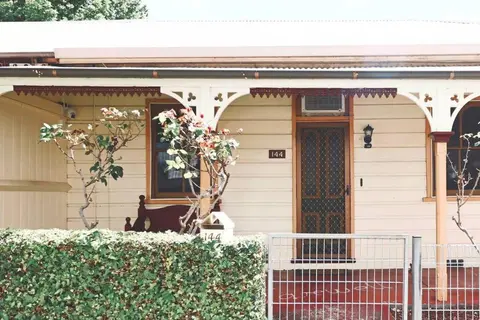 The Early Settler 200 metres from CBD