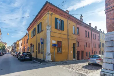 GuestHost - 'La casa Gialla' central Apartment!