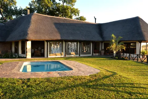 Omukuyu Wildlife Lodge