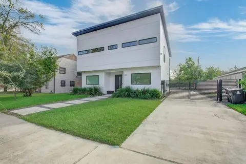 Modern 4 Bedroom 4 Bathroom Near Downtown Houston