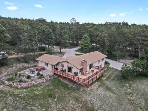 Pikes Peak Views + 6acre + Hot Tub + min to USAFA