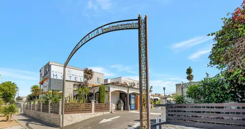 Royal Hawaiian Inn - Mid City, Los Angeles