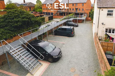 Parking - Modern - 2 Bedroom Apt - 5 Min to Centre