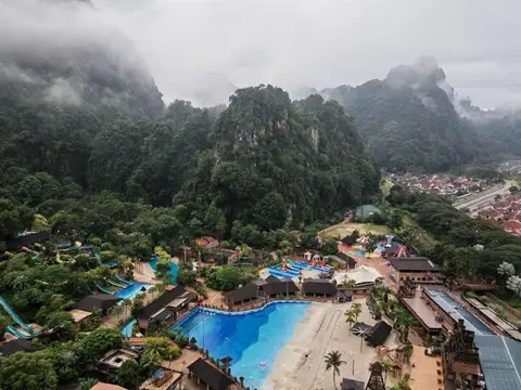 Cozy Suite with 270 Degree Mountain and Theme Park Views