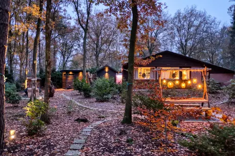 Lodge in een bosrijke omgeving met Hottub & Sauna opt