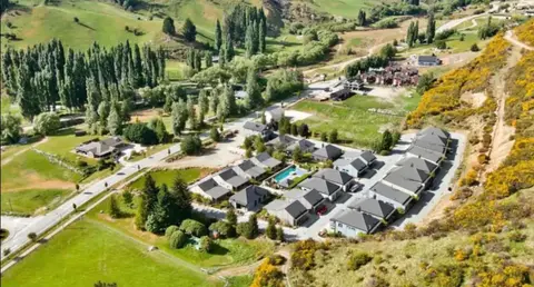 Cardrona Villa with Pool and Jacuzzi