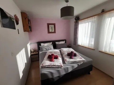 FeWo Aquileia Scuol, Gratisparken, Terrasse, Wifi, flexible Zimmerwahl, Familien