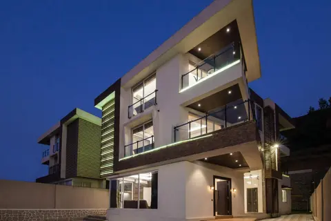 Grande Montana by StayVista - Luxurious Hillside Villa featuring Pool, Theater, and Games Room