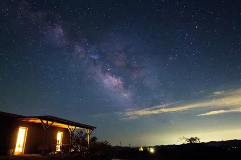 Martian Rose - Out of this World Stargazing Cabin home