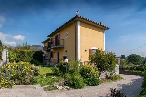 GuestHost - Villa Marazia with Garden and Parking!