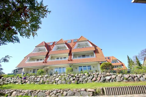 hafennahe Ferienwohnung mit Balkon und Meerblick - Hafenhäuser Breege FeWo 11