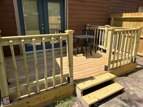 Cheerful 2 bedroom home 20 minutes from downtown