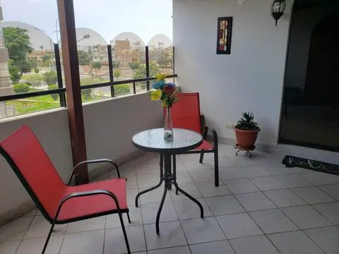 Amplio y Acogedor Departamento en San Miguel, Lima