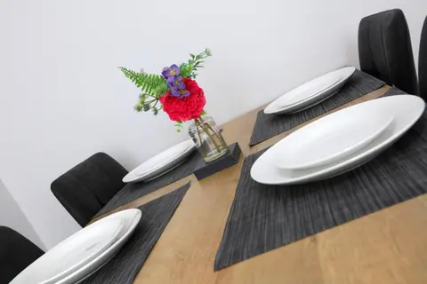 Edinburgh City Central Modern Apartment Sleeps 6