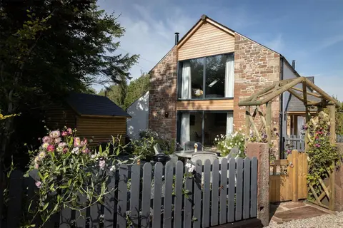 Daisy Cottage, Dalston, peaceful, rural setting with garden & hot tub