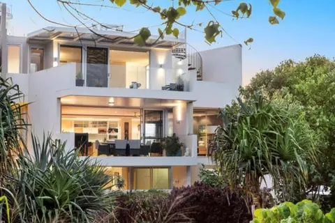 Pandanus Beach House - Direct Beach Access