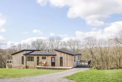 Fabulous detached lodge with hot tub two nights minimum stay