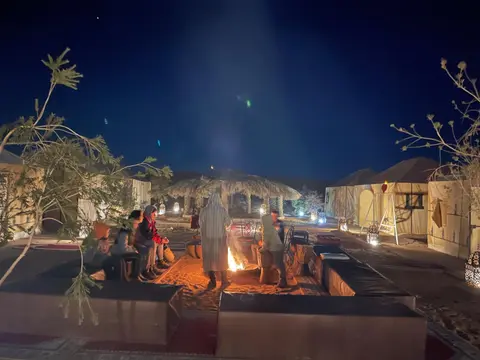 Roses desert camp