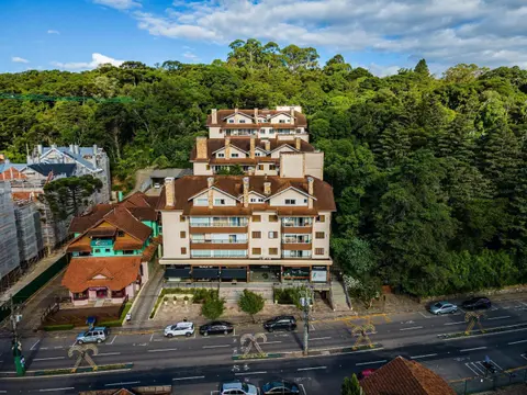 Flores da Montanha 102B - Apto LUXO na Av Borges de Medeiros - 600m da Rua Coberta Gramado
