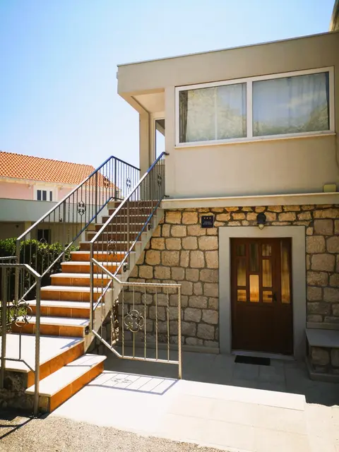 Laguna Apartment