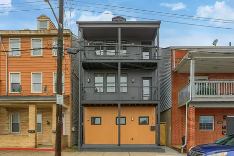Urban Oasis Retreat With Luxury Design, Hot Tub, Fire Pit, Breathtaking Downtown & River Views