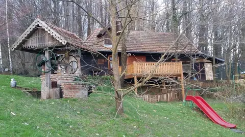 Country house with a pool in Medvednica Nature Park
