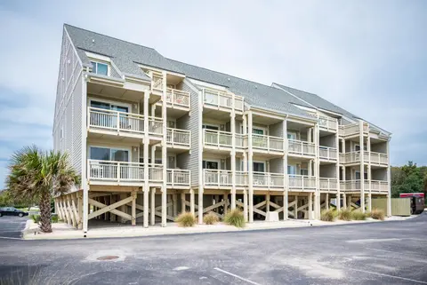 The Three Palms by Oak Island Accommodations