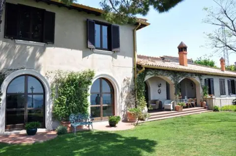 Il Casale villa con piscina e giardino vista mare