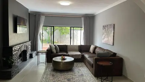 Elegant four bedroom Villa with a pool - 2038