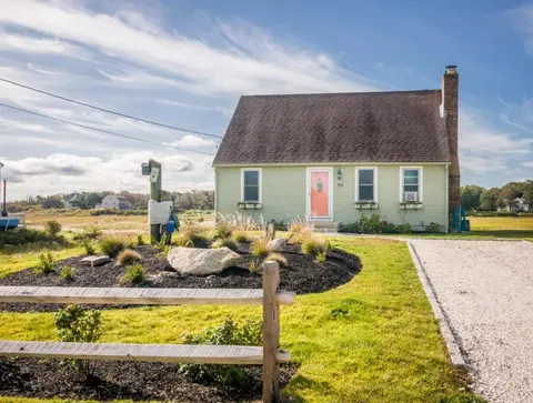 Spacious Coastal Cape—Beach Kayak Access