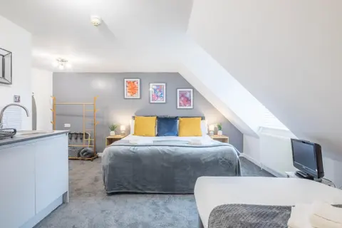 Cambridge Home Suite 8