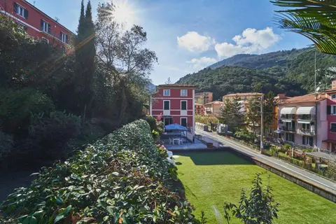 LA POMELLA