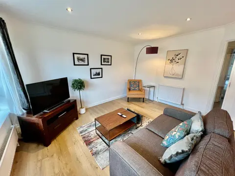 Mango Tree Apartment - Near Leisure Park & Station