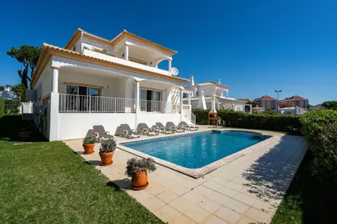 Villa White Cottage by SAPvillas