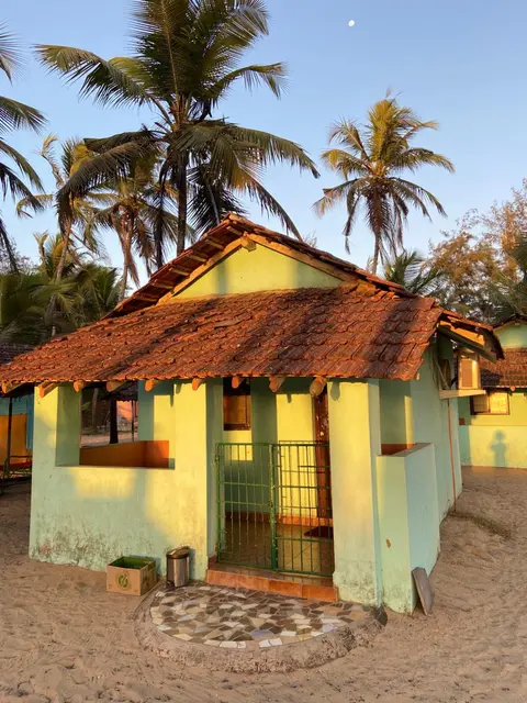 Castello's Coco Huts