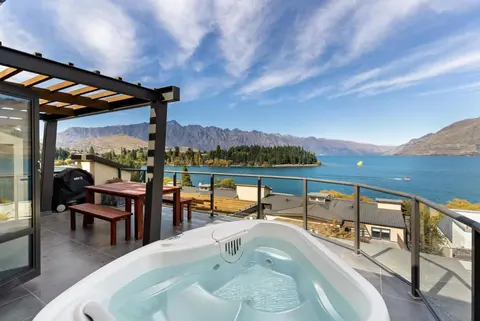 Beacon Lakeside Luxury 908 - 3 Bedroom