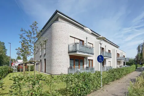 Bernstein Mare Rose Apartment 3